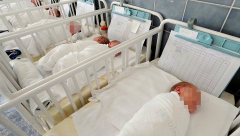ПРВА БЕБА У ГАК ВИШЕГРАДСКА: Рођен здрав дечак