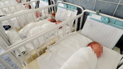 НОВОСТИ САЗНАЈУ: Преокрет у случају бебе која је пронађена у контејнеру - бака није бацила дете НОВОСТИ САЗНАЈУ: Преокрет у случају бебе која је пронађена у контејнеру - бака није бацила дете