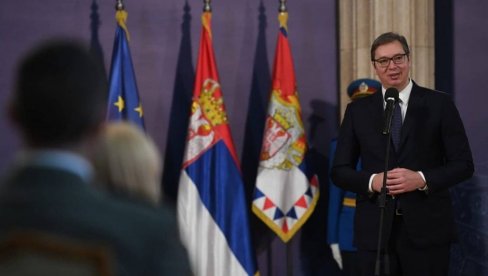 ВУЧИЋ УРУЧИО ОДЛИКОВАЊА: Свечаност у Председништву (ФОТО) ВУЧИЋ УРУЧИО ОДЛИКОВАЊА: Свечаност у Председништву (ФОТО)