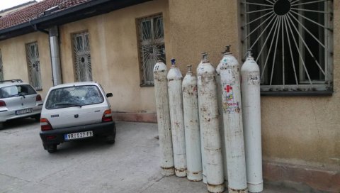 СМРТНИ СЛУЧАЈ У СУРДУЛИЦИ: У ковид болницама у Пчињском округу лечи се 174 пацијента СМРТНИ СЛУЧАЈ У СУРДУЛИЦИ: У ковид болницама у Пчињском округу лечи се 174 пацијента