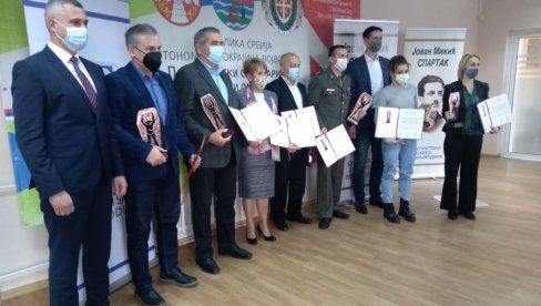 УРУЧЕНЕ „СПАРТАКОВЕ НАГРАДЕ“: Џудисткиња Перишић и тенисери Спартака лауреати УРУЧЕНЕ „СПАРТАКОВЕ НАГРАДЕ“: Џудисткиња Перишић и тенисери Спартака лауреати