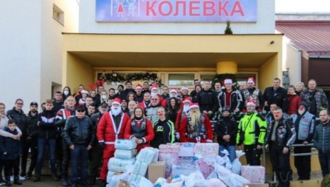 ПАКЕТИЋИ ПУНИ СЛАТКИША И ПОТРЕПШТИНА: Бајкери обрадовали малишане из суботичког Дома „Колевка“ ПАКЕТИЋИ ПУНИ СЛАТКИША И ПОТРЕПШТИНА: Бајкери обрадовали малишане из суботичког Дома „Колевка“
