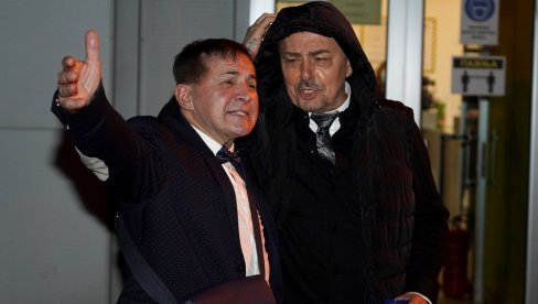 ЕМОТИВНО УЗ ЏЕЈОВЕ ПЕСМЕ: На снимању новогодишњег програма у Шимановцима (ФОТО) ЕМОТИВНО УЗ ЏЕЈОВЕ ПЕСМЕ: На снимању новогодишњег програма у Шимановцима (ФОТО)