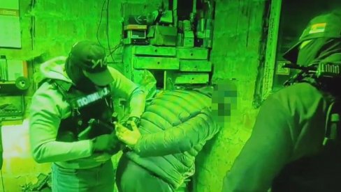 LEZI DOLE, POLICIJA! Pet neverovatnih hapšenja dilera u akciji Gnev (VIDEO) LEZI DOLE, POLICIJA! Pet neverovatnih hapšenja dilera u akciji Gnev (VIDEO)