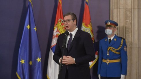 ВУЧИЋ НАЈАВИО: Нова улагања у Војску Србије (ФОТО) ВУЧИЋ НАЈАВИО: Нова улагања у Војску Србије (ФОТО)