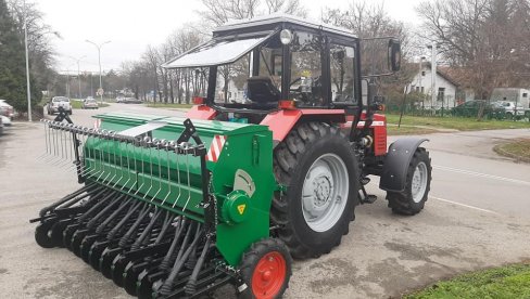 РЕАЛИЗАЦИЈА ЕВРОПСКОГ ПРОЈЕКТА: У Пољопривредну школу „Вршац“ стигле две нове машине РЕАЛИЗАЦИЈА ЕВРОПСКОГ ПРОЈЕКТА: У Пољопривредну школу „Вршац“ стигле две нове машине