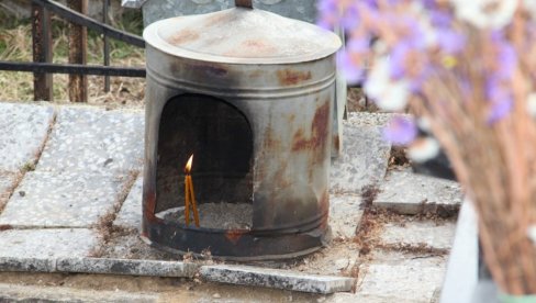 HILJADU PRAVOSLAVNIH GROBALJA OSKRNAVLJENO U FBiH: Ako ne mogu da sruše spomenik, onda polupaju sav mermer iznad zemlje HILJADU PRAVOSLAVNIH GROBALJA OSKRNAVLJENO U FBiH: Ako ne mogu da sruše spomenik, onda polupaju sav mermer iznad zemlje