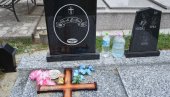 OVAJ NADGROBNI SPOMENIK JE NAJČUDNIJI U SRBIJI: Mnogi osuđuju njegov potez, ali morao je da se oduži onima koji ga nisu izneverili (FOTO)