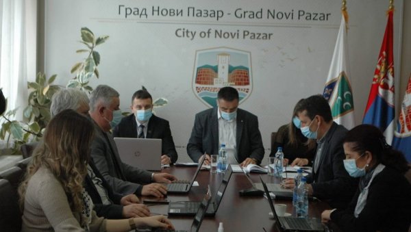 УМЕСТО ЗА ДОЧЕК - НОВИ ПАЗАР ИЗДВАЈА 3,8 МИЛИОНА ЗА ПОМОЋ ДЕЦИ: Ову праксу прихвата све већи број градова у Србији УМЕСТО ЗА ДОЧЕК - НОВИ ПАЗАР ИЗДВАЈА 3,8 МИЛИОНА ЗА ПОМОЋ ДЕЦИ: Ову праксу прихвата све већи број градова у Србији