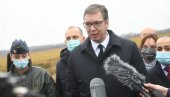 VUČIĆ NA AERODROMU U BATAJNICI: Stigla vredna donacija iz UAE (VIDEO) VUČIĆ NA AERODROMU U BATAJNICI: Stigla vredna donacija iz UAE (VIDEO)