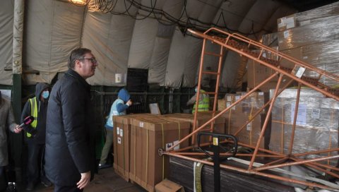ЕВО ШТА ЈЕ СТИГЛО АВИОНОМ ИЗ ЕМИРАТА: Помоћ вредна више милиона долара, још једна потврда пријатељства (ФОТО) ЕВО ШТА ЈЕ СТИГЛО АВИОНОМ ИЗ ЕМИРАТА: Помоћ вредна више милиона долара, још једна потврда пријатељства (ФОТО)
