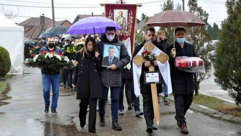 САХРАЊЕН МИЋО МИЋИЋ: Телеграме саучешћа послали Вучић, Додик, Радован Караџић (ФОТО) САХРАЊЕН МИЋО МИЋИЋ: Телеграме саучешћа послали Вучић, Додик, Радован Караџић (ФОТО)