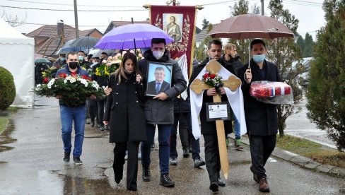 САХРАЊЕН МИЋО МИЋИЋ: Телеграме саучешћа послали Вучић, Додик, Радован Караџић (ФОТО) САХРАЊЕН МИЋО МИЋИЋ: Телеграме саучешћа послали Вучић, Додик, Радован Караџић (ФОТО)