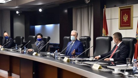 ВИСОКЕ ПЕНЗИЈЕ ИПАК НЕЋЕ БИТИ ОПОРЕЗОВАНЕ: Влада представила предлог буџета, обећали редовне пензије, плате и социјална давања ВИСОКЕ ПЕНЗИЈЕ ИПАК НЕЋЕ БИТИ ОПОРЕЗОВАНЕ: Влада представила предлог буџета, обећали редовне пензије, плате и социјална давања