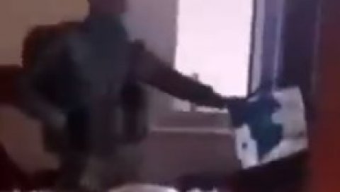 АЗЕРИ УНИШТАВАЈУ СВЕ ЧЕГА СЕ ДОХВАТЕ: Нови језиви снимак из Нагорно-Карабаха (ВИДЕО) АЗЕРИ УНИШТАВАЈУ СВЕ ЧЕГА СЕ ДОХВАТЕ: Нови језиви снимак из Нагорно-Карабаха (ВИДЕО)