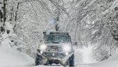 NE PRESTAJE DA PADA: Sneg zavejao lokalne puteve na Pešteru, sela blokirana! (FOTO) NE PRESTAJE DA PADA: Sneg zavejao lokalne puteve na Pešteru, sela blokirana! (FOTO)