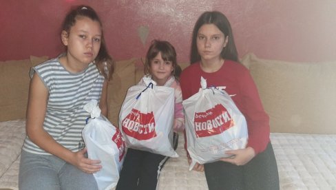 PAKETIĆI RADOSTI UOČI PRAZNIKA: Fond humanosti Večernjih Novosti obradovao Dunju, Nađu i Anju iz Kuršumlije PAKETIĆI RADOSTI UOČI PRAZNIKA: Fond humanosti Večernjih Novosti obradovao Dunju, Nađu i Anju iz Kuršumlije