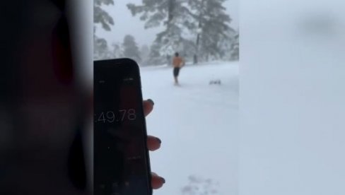OSTALA JE BEZ TEKSTA: Novakova supruga videla Zimonjića dok go trči po snegu i ovako prokomentarisala... OSTALA JE BEZ TEKSTA: Novakova supruga videla Zimonjića dok go trči po snegu i ovako prokomentarisala...