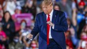 ТРАМП НУДИ МИГРАНТИМА 1.000 ДОЛАРА: Даћемо им нешто новца и авионску карту ТРАМП НУДИ МИГРАНТИМА 1.000 ДОЛАРА: Даћемо им нешто новца и авионску карту