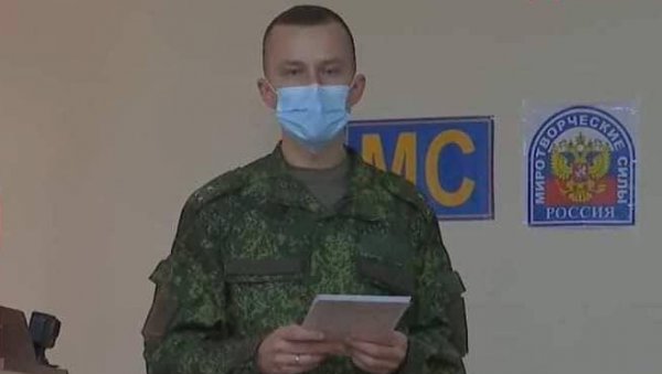 РУСИ РАЗБЕСНЕЛИ АЗЕРЕ: Један детаљ током брифинга миротвораца изазвао одушевљење Јермена (ФОТО) РУСИ РАЗБЕСНЕЛИ АЗЕРЕ: Један детаљ током брифинга миротвораца изазвао одушевљење Јермена (ФОТО)
