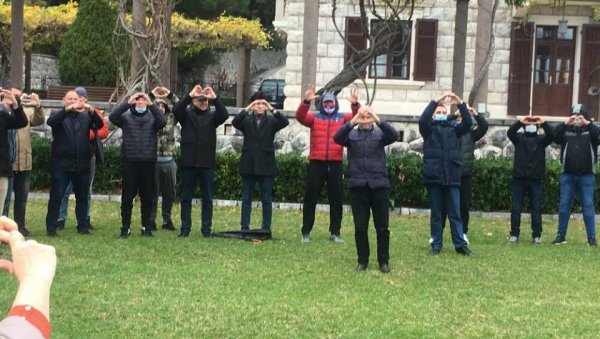 ПРОТЕСТ У БУДВИ! ЦАРЕВИЋ ПОЗВАО ВЛАДУ: Спречите градњу или ћемо ми то учинити, а то ће бити болно (ФОТО) ПРОТЕСТ У БУДВИ! ЦАРЕВИЋ ПОЗВАО ВЛАДУ: Спречите градњу или ћемо ми то учинити, а то ће бити болно (ФОТО)