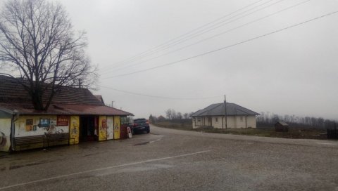 МУК ПОСЛЕ УЖАСА КОД ВЛАДИМИРАЦА: Тинејџер осумњичен за полно узнемиравање девојчице (4), мештани Матијевца „као да нису одавде“ МУК ПОСЛЕ УЖАСА КОД ВЛАДИМИРАЦА: Тинејџер осумњичен за полно узнемиравање девојчице (4), мештани Матијевца „као да нису одавде“