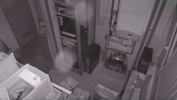 ПРВИ СНИМАК ЗЕМЉОТРЕСА У ХРВАТСКОЈ: Грађани изашли на улице у страху од нових потреса - у Сиску са зграда попадале цигле (ФОТО/ВИДЕО) ПРВИ СНИМАК ЗЕМЉОТРЕСА У ХРВАТСКОЈ: Грађани изашли на улице у страху од нових потреса - у Сиску са зграда попадале цигле (ФОТО/ВИДЕО)