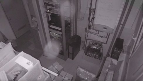 ПРВИ СНИМАК ЗЕМЉОТРЕСА У ХРВАТСКОЈ: Грађани изашли на улице у страху од нових потреса - у Сиску са зграда попадале цигле (ФОТО/ВИДЕО) ПРВИ СНИМАК ЗЕМЉОТРЕСА У ХРВАТСКОЈ: Грађани изашли на улице у страху од нових потреса - у Сиску са зграда попадале цигле (ФОТО/ВИДЕО)