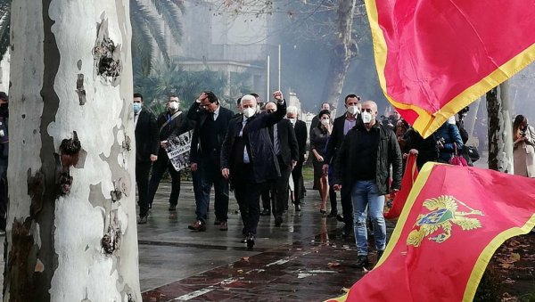 ДАНИЦА ЦРНОГОРЧЕВИЋ НА МЕТИ ДУКЉАНА: Огласио се и Душко Марковић ДАНИЦА ЦРНОГОРЧЕВИЋ НА МЕТИ ДУКЉАНА: Огласио се и Душко Марковић