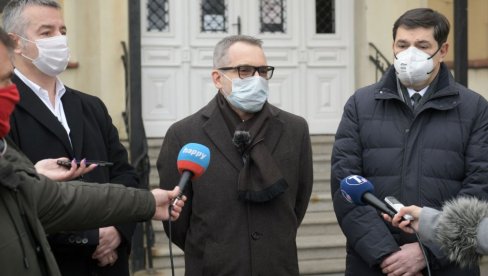 ПОДРШКА ЗДРАВСТВЕНИМ РАДНИЦИМА: НИС поклонио хируршке униформе Клиничком центру Србије и болници у Батајници ПОДРШКА ЗДРАВСТВЕНИМ РАДНИЦИМА: НИС поклонио хируршке униформе Клиничком центру Србије и болници у Батајници