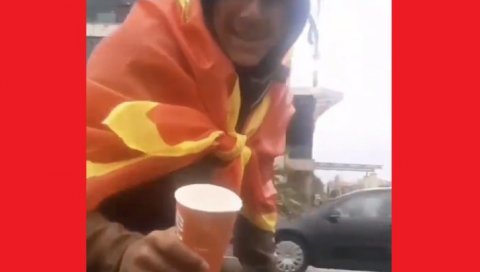 „КОМИТЕ” ПРОСЕ ПО ПОДГОРИЦИ: Милове пристаслице пале на дно (ВИДЕО) „КОМИТЕ” ПРОСЕ ПО ПОДГОРИЦИ: Милове пристаслице пале на дно (ВИДЕО)
