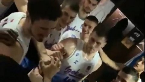 ЕМОТИВНО У ЛАКТАШИМА - ПОБЕДА ЗА ДОДИКА: Игокеа размонтирала Звезду, па тријумф посветили ономе коме је најтеже (ВИДЕО) ЕМОТИВНО У ЛАКТАШИМА - ПОБЕДА ЗА ДОДИКА: Игокеа размонтирала Звезду, па тријумф посветили ономе коме је најтеже (ВИДЕО)