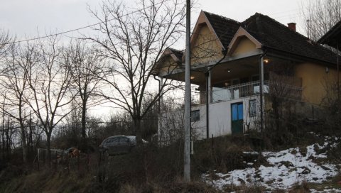 СВИРЕПО УБИСТВО У СЕЛУ СЛАТИНА КОД КРУШЕВЦА: Син секиром усмртио оца СВИРЕПО УБИСТВО У СЕЛУ СЛАТИНА КОД КРУШЕВЦА: Син секиром усмртио оца
