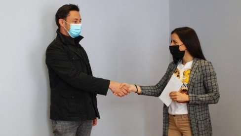 ПОДРШКА БОКСЕРКИ САНДРИ МАРАН: Уз стипендију БСС, стигла и помоћ Општине Бела Црква ПОДРШКА БОКСЕРКИ САНДРИ МАРАН: Уз стипендију БСС, стигла и помоћ Општине Бела Црква