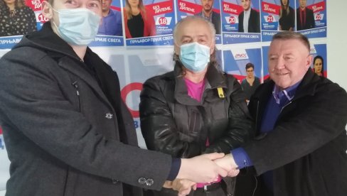 ПРЊАВОРСКА ПОЛИТИЧКА СЦЕНА: Нови клуб одборника, ДЕМОС-а, радикала и националне мањине-подршка начелнику Томашу ПРЊАВОРСКА ПОЛИТИЧКА СЦЕНА: Нови клуб одборника, ДЕМОС-а, радикала и националне мањине-подршка начелнику Томашу
