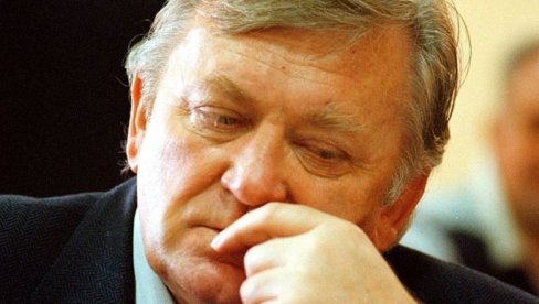 ИВИЦА ОСИМ О ВЕЛИКОЈ БОРБИ: Тешко ће фудбал издржати битку против новца ИВИЦА ОСИМ О ВЕЛИКОЈ БОРБИ: Тешко ће фудбал издржати битку против новца