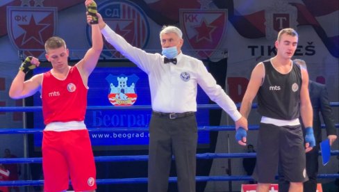JOŠ JEDNA POBEDA ZVEZDE NAD PARTIZANOM: Crveno-beli dobili bokserski derbi JOŠ JEDNA POBEDA ZVEZDE NAD PARTIZANOM: Crveno-beli dobili bokserski derbi