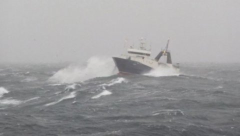ПОГИНУЛО 17 РУСКИХ РИБАРА: У Баренцовом мору лед и налет огромних таласа потопили брод “Онега” ПОГИНУЛО 17 РУСКИХ РИБАРА: У Баренцовом мору лед и налет огромних таласа потопили брод “Онега”