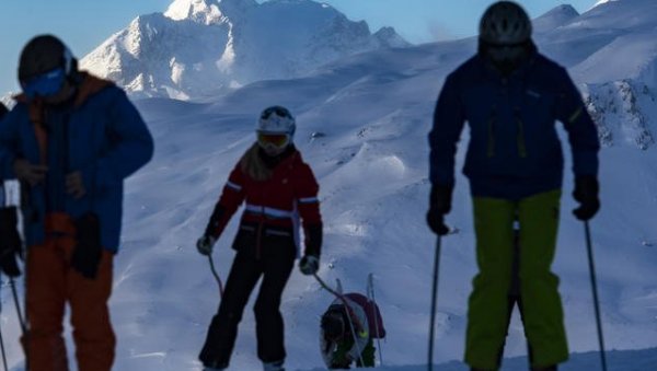 МОЖЕ СКИЈАЊЕ, АЛИ САМО ПОД ОДРЕЂЕНИМ УСЛОВИМА: Словенија увела строге мере на скијалиштима МОЖЕ СКИЈАЊЕ, АЛИ САМО ПОД ОДРЕЂЕНИМ УСЛОВИМА: Словенија увела строге мере на скијалиштима