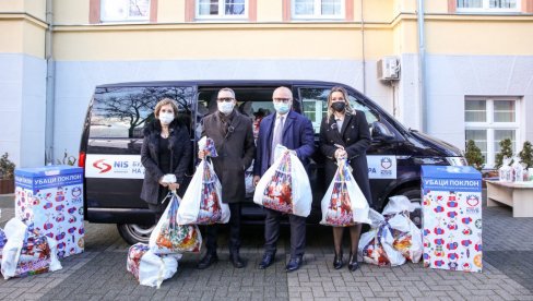 СОЛИДАРНОСТ КОМПАНИЈЕ НИС: Запослени обрадовали децу из прихватилишта у више градова СОЛИДАРНОСТ КОМПАНИЈЕ НИС: Запослени обрадовали децу из прихватилишта у више градова