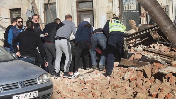ИСПОВЕСТ НАДЕ ИЗ ПЕТРИЊЕ ЗА НОВОСТИ: Била је у центру града током удара - Слике су катаклизмичне, град је сравњен (ФОТО) ИСПОВЕСТ НАДЕ ИЗ ПЕТРИЊЕ ЗА НОВОСТИ: Била је у центру града током удара - Слике су катаклизмичне, град је сравњен (ФОТО)