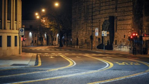 NOVE MERE ZA SUZBIJANJE KOVIDA: Italijani će morati da imaju dokaz da su imuni na virus da bi pristupili nizu usluga i aktivnosti NOVE MERE ZA SUZBIJANJE KOVIDA: Italijani će morati da imaju dokaz da su imuni na virus da bi pristupili nizu usluga i aktivnosti