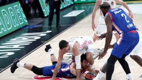 REAL NASTAVIO SA ODLIČNIM IGRAMA U EVROLIGI: Efes pao u Madridu, Micić nije mogao sam REAL NASTAVIO SA ODLIČNIM IGRAMA U EVROLIGI: Efes pao u Madridu, Micić nije mogao sam