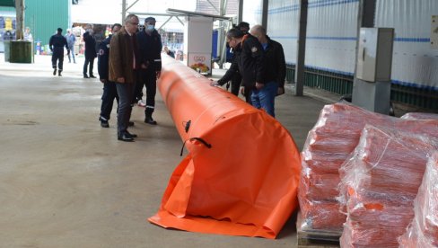 U KRALJEVO DOPREMLJENE MOBILNE BRANE: Obezbeđena zaštita od poplave U KRALJEVO DOPREMLJENE MOBILNE BRANE: Obezbeđena zaštita od poplave