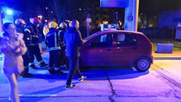 ЗБОГ ПЕТАРДИ СЕ ЗАПАЛИО АУТО НА ПУМПИ: Младићи бацали пиротехничка средства на возила, па изазвали експлозију ЗБОГ ПЕТАРДИ СЕ ЗАПАЛИО АУТО НА ПУМПИ: Младићи бацали пиротехничка средства на возила, па изазвали експлозију