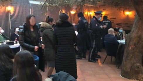 РАСТУРЕНА КОРОНА ЖУРКА, НАПИСАНО 140 ПРИЈАВА! Бечка полиција упала у балкански ресторан, тамо затекли хаос (ФОТО) РАСТУРЕНА КОРОНА ЖУРКА, НАПИСАНО 140 ПРИЈАВА! Бечка полиција упала у балкански ресторан, тамо затекли хаос (ФОТО)