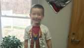 DEČAK (3) OSTAVLJEN NA GROBLJU: Trčao za kolima, prolaznici pozvali policiju DEČAK (3) OSTAVLJEN NA GROBLJU: Trčao za kolima, prolaznici pozvali policiju