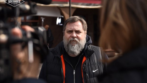 (ИНТЕРВЈУ) НИКОЛА КОЉА ПЕЈАКОВИЋ: Људи су полудели, једу, пију, фејсбуче, оговарају, убијају, оргијају... и на Бога не мисле (ФОТО) (ИНТЕРВЈУ) НИКОЛА КОЉА ПЕЈАКОВИЋ: Људи су полудели, једу, пију, фејсбуче, оговарају, убијају, оргијају... и на Бога не мисле (ФОТО)