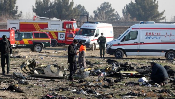 СТРАДАЛО ЈЕ 176 ОСОБА: У Ирану почело саслушање због обарања украјинског путничког авиона (ФОТО) СТРАДАЛО ЈЕ 176 ОСОБА: У Ирану почело саслушање због обарања украјинског путничког авиона (ФОТО)