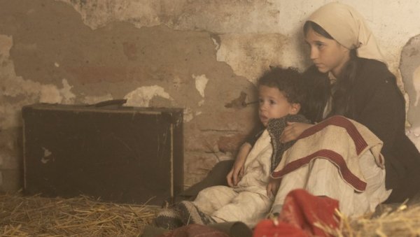 ЉУДИ МИ СЕ ОБРАДУЈУ: ЕВО НАМА НАШЕ ДАРЕ Биљана Чекић, девојчица из Козарске Дубице која је маестрално одиграла лик у филму о Јасеновцу ЉУДИ МИ СЕ ОБРАДУЈУ: ЕВО НАМА НАШЕ ДАРЕ Биљана Чекић, девојчица из Козарске Дубице која је маестрално одиграла лик у филму о Јасеновцу